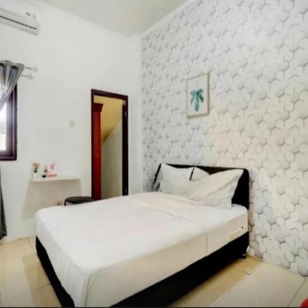 Hotel Reddoorz Near Plaza Araya Malang Blimbing  Exterior foto