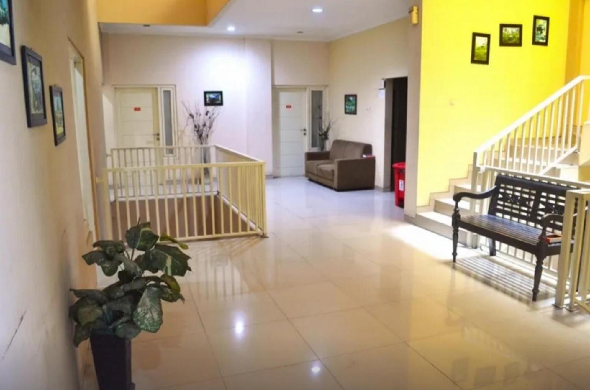 Hotel Reddoorz Near Plaza Araya Malang Blimbing  Exterior foto