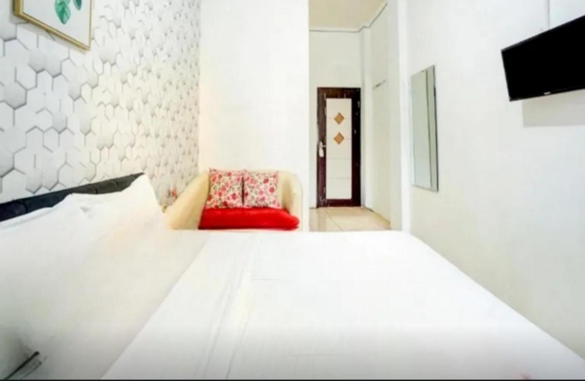 Hotel Reddoorz Near Plaza Araya Malang Blimbing  Exterior foto